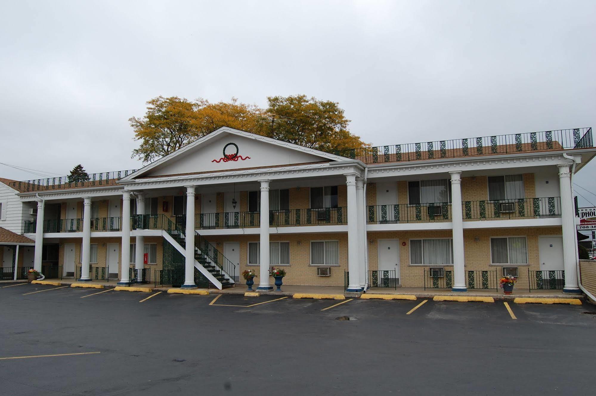 Colony Motel Brookfield Exterior photo